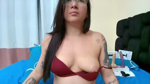 Snapshot of sexyeva_25 chatting on 01/22/25, 07:45 Eva online show from 01/22/25, 07:45