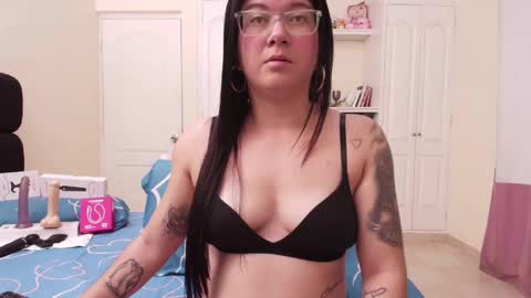 Snapshot of sexyeva_25 chatting on 10/07/25, 04:09 Eva online show from 10/07/25, 04:09