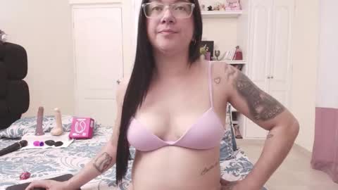 Snapshot of sexyeva_25 chatting on 11/21/25, 03:38 Eva online show from 11/21/25, 03:38