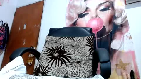 Snapshot of sexyfavgirl chatting on 07/06/26, 07:16 Mary online show from 07/06/26, 07:16