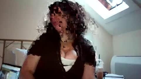 ETERNAL GODDESS WOMAN  online show from 10/31/25, 08:32