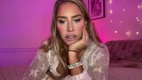 Snapshot of sexygoodvibebabe69 chatting on 11/10/25, 09:19 Ashley Love online show from 11/10/25, 09:19