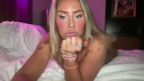 Snapshot of sexygoodvibebabe69 chatting on 05/20/26, 07:14 Ashley Love online show from 05/20/26, 07:14