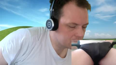 Snapshot of sexyhotboy87 chatting on 02/18/25, 07:43 Henry online show from 02/18/25, 07:43