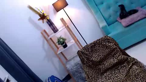 Snapshot of sexyjeanniecuntcums chatting on 11/19/25, 10:26 JENNY online show from 11/19/25, 10:26