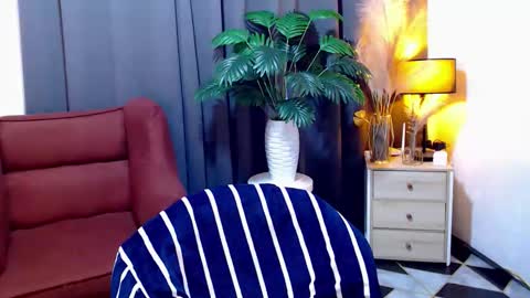 Snapshot of sexyjeanniecuntcums chatting on 05/01/26, 06:45 JENNY online show from 05/01/26, 06:45