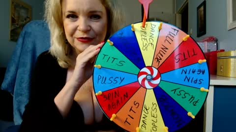 Snapshot of sexyjennyeu chatting on 12/16/24, 11:44 Jenny online show from 12/16/24, 11:44