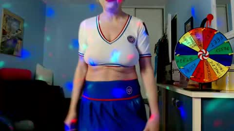 Snapshot of sexyjennyeu chatting on 09/10/25, 07:58 Jenny online show from 09/10/25, 07:58