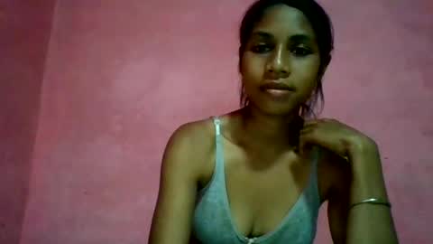 Snapshot of sexyjolie586 chatting on 06/20/26, 05:27 sexyjolie586 online show from 06/20/26, 05:27