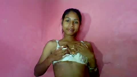 Snapshot of sexyjolie586 chatting on 06/27/26, 06:13 sexyjolie586 online show from 06/27/26, 06:13