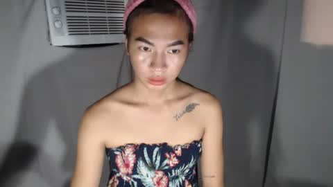 Snapshot of sexylaylia chatting on 10/29/25, 04:59 Laylia3 online show from 10/29/25, 04:59