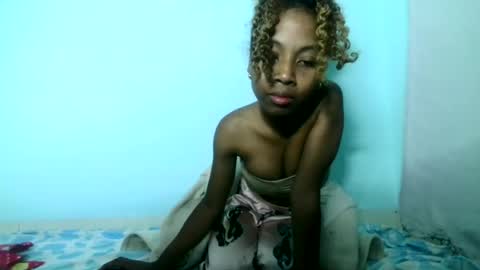 Snapshot of sexylittlebitch261 chatting on 07/02/26, 06:25 Elania online show from 07/02/26, 06:25