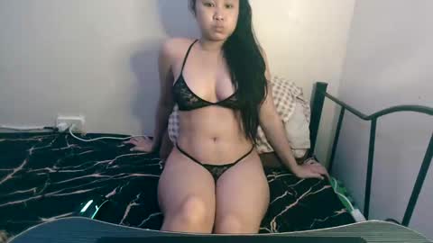 Snapshot of sexylove212002 chatting on 01/01/25, 10:56 Lily online show from 01/01/25, 10:56