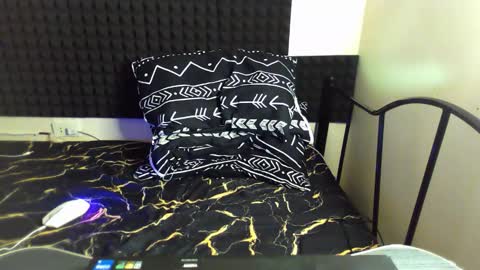 Lily online show from 11/12/25, 06:14