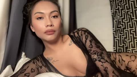 maxine online show from 05/17/26, 07:21