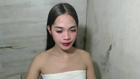 Snapshot of sexylunox chatting on 12/16/25, 11:37 Lunox3 online show from 12/16/25, 11:37