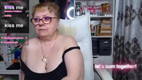 Snapshot of sexylynette4u chatting on 01/24/25, 08:13 sexylynette4u online show from 01/24/25, 08:13