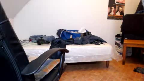 Snapshot of sexyman_fr chatting on 01/01/25, 09:09 Vincent Vega online show from 01/01/25, 09:09