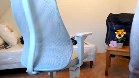 Snapshot of sexyman_fr chatting on 10/12/25, 02:05 Vincent Vega online show from 10/12/25, 02:05