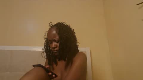 Snapshot of sexymia56 chatting on 09/14/25, 02:05 Miss mia online show from 09/14/25, 02:05