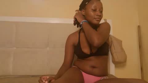 Snapshot of sexymia56 chatting on 09/21/25, 07:15 Miss mia online show from 09/21/25, 07:15