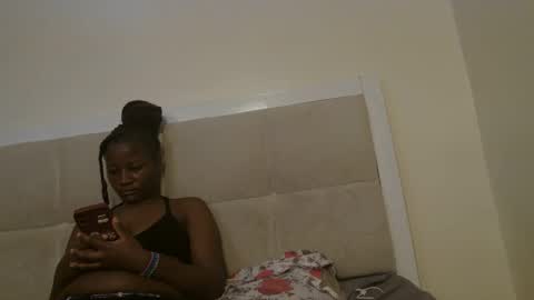 Snapshot of sexymia56 chatting on 10/11/25, 05:39 Miss mia online show from 10/11/25, 05:39