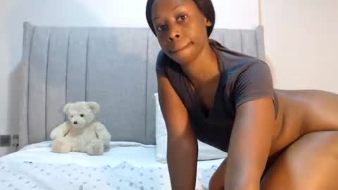 Snapshot of sexymonalisa1 chatting on 06/21/26, 06:16 sexymonalisa1 online show from 06/21/26, 06:16