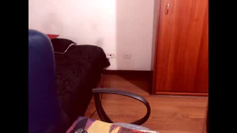 Snapshot of sexymone0618 chatting on 02/04/25, 01:45 sexymone0618 online show from 02/04/25, 01:45