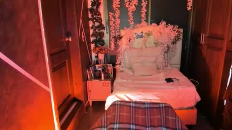 Snapshot of sexynaf chatting on 10/16/25, 07:26 N A F online show from 10/16/25, 07:26