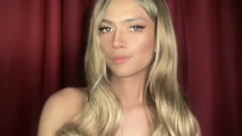 Snapshot of sexynakedweapon chatting on 05/24/26, 11:54 LIEZEL online show from 05/24/26, 11:54