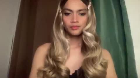 Snapshot of sexynakedweapon chatting on 05/26/26, 08:10 LIEZEL online show from 05/26/26, 08:10