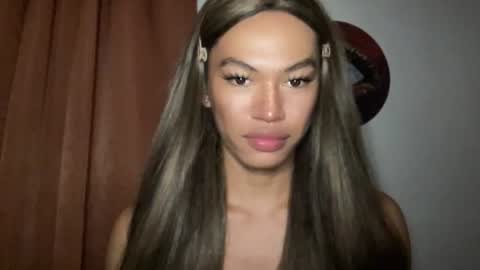 Snapshot of sexynakedweapon chatting on 05/30/26, 08:00 LIEZEL online show from 05/30/26, 08:00