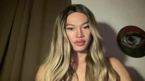 Snapshot of sexynakedweapon chatting on 06/11/26, 05:27 LIEZEL online show from 06/11/26, 05:27