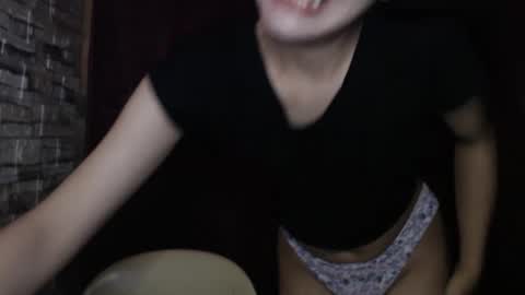 Snapshot of sexynaughtyella_xx chatting on 12/23/24, 05:22 ella online show from 12/23/24, 05:22