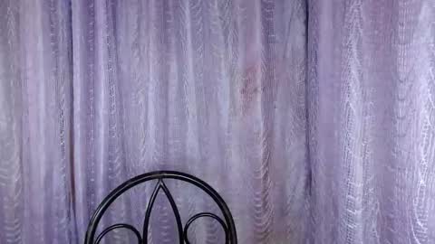 Snapshot of sexynaughtyella_xx chatting on 10/10/25, 06:01 ella online show from 10/10/25, 06:01