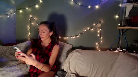 Royal Duo online show from 02/02/25, 12:30