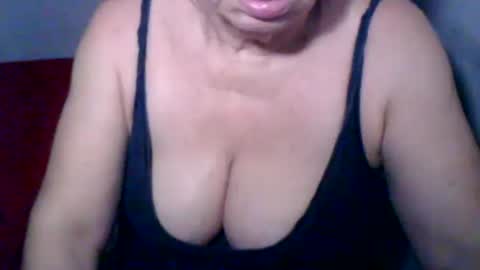 Snapshot of sexyoldwet chatting on 12/31/24, 02:29 AnneSofia online show from 12/31/24, 02:29
