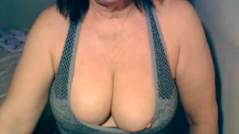 Snapshot of sexyoldwet chatting on 09/18/25, 09:50 AnneSofia online show from 09/18/25, 09:50