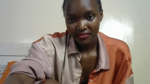 Snapshot of sexypetite_lee chatting on 11/25/25, 06:13 Lee online show from 11/25/25, 06:13