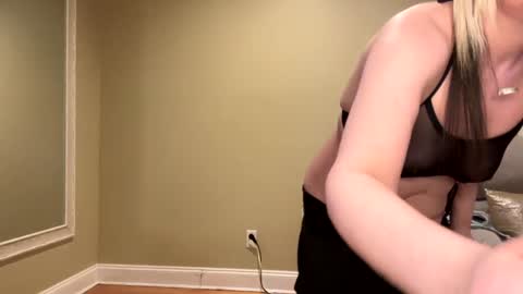 Snapshot of sexypiglet2728 chatting on 01/22/25, 02:48 Sexypiglet2728 online show from 01/22/25, 02:48