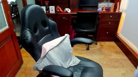 R A C H E L online show from 11/01/25, 12:07