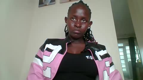 Snapshot of sexyreddebony chatting on 12/15/24, 10:28 sexyreddebony online show from 12/15/24, 10:28