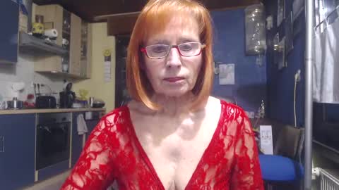 Snapshot of sexysilvie3112 chatting on 12/29/24, 02:52 Silvie online show from 12/29/24, 02:52