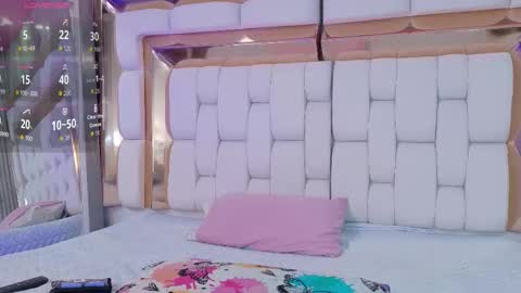 Snapshot of sexysister_ chatting on 12/19/25, 12:12 Kendall online show from 12/19/25, 12:12