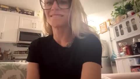 Snapshot of sexytiff6 chatting on 10/24/25, 05:48 sexytiff6 online show from 10/24/25, 05:48