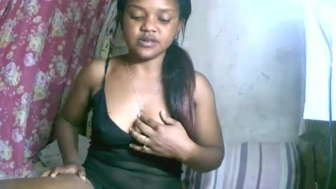 Snapshot of sexywoman1230760 chatting on 12/17/25, 05:30 sexywoman1230760 online show from 12/17/25, 05:30