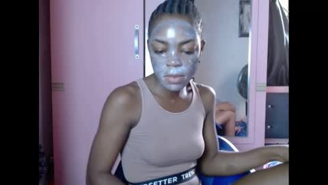 Snapshot of sexyxbunnyxx chatting on 01/17/25, 11:06 Blue online show from 01/17/25, 11:06