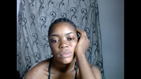 Snapshot of sexyxbunnyxx chatting on 01/31/25, 02:04 Blue online show from 01/31/25, 02:04