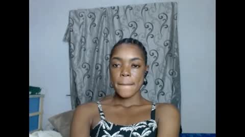 Snapshot of sexyxbunnyxx chatting on 02/05/25, 10:22 Blue online show from 02/05/25, 10:22