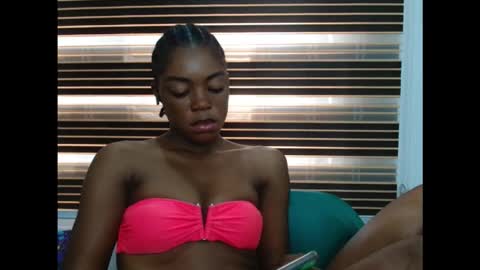 Snapshot of sexyxbunnyxx chatting on 10/20/25, 12:38 Blue online show from 10/20/25, 12:38